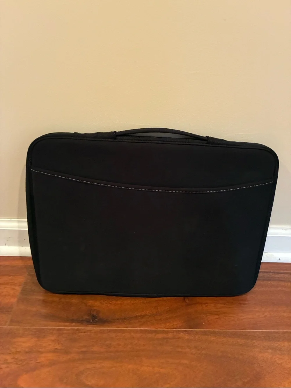 Black Laptop neoprene case-Minimalist Carry Case